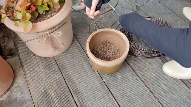 Sub)앤틱 행잉 화분걸이로  폼내기/간단하지만 넘 예쁜 와이어 화분걸이 만들기/정원 장식품/구전 녹용/여름철 화초에 물주는 방법/주택마당 예쁘게 가꾸기