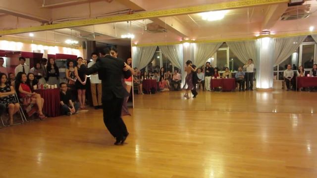 Pablo Giorgini and Noelia Coletti performance 2 @ Otra Noche Milonga Hong Kong 2014 смотреть онлайн