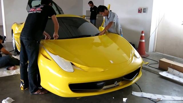 Ferrari 458 Italia Wrapping from Red to Yellow by Tony Wrap смотреть онлайн