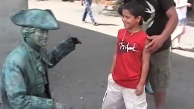 Bronze Living Statues Breaking The Rules.