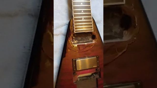 Tips on installing SD Blackouts and/or EMG 81-7 in a B.C.Rich JR. V 7 смотреть онлайн