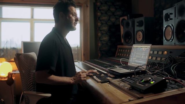 How to Create Soundscapes with Guitar with Guy Gerber смотреть онлайн