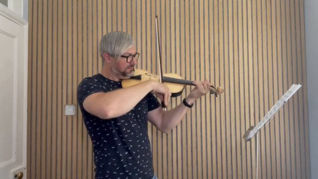 Playing the world's oldest violin? The Bog Oak Violin plays de Bériot violin solos and duos смотреть онлайн