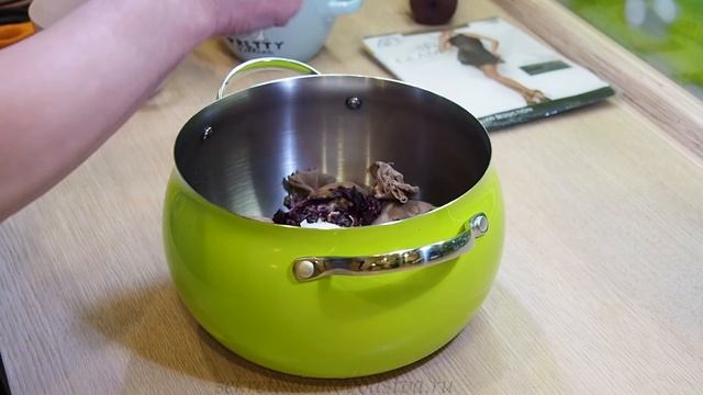 Мраморные Яйца, красим Каркаде и Луковой Шелухой (Painting eggs with hibiscus tea & onion husk) Sub смотреть онлайн