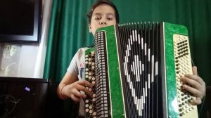 "Как под Яблонькой" на баяне.