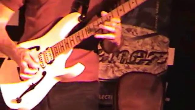 Paul Gilbert - Viking Kong