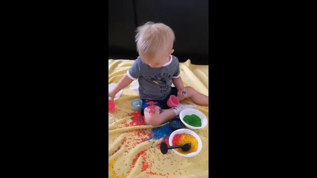 Игры с крашеным рисом