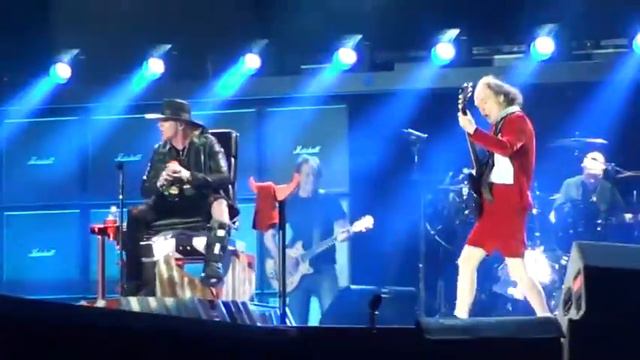 AC/DC - Thunderstruck (feat. Axl Rose, Live @ Lisbon 07 May 2016)