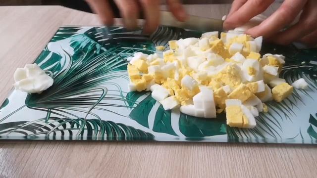 Салат с селедкой, картофелем и яйцом. смотреть онлайн