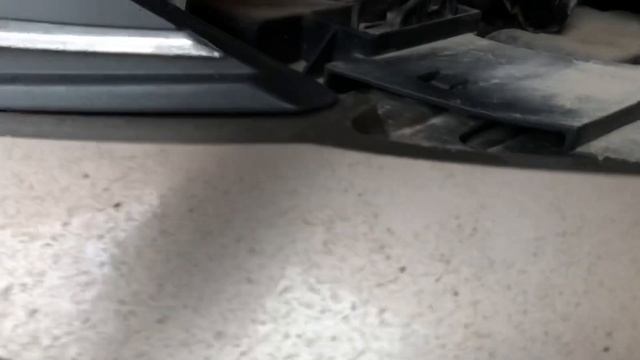 Снятие фары, замена лампочки Фольксваген Поло смотреть онлайн