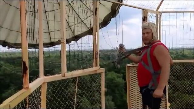 База Спецназа (Киев) - прыжок с парашютом c 35-метровой парашютной вышки! Олег Старых. смотреть онлайн