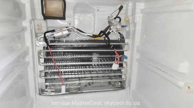 Samsung RL33SBSW при включении набирает температуру отключается и больше не включается смотреть онлайн