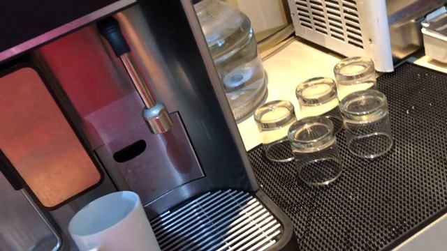 Bird Lounge, Trivandrum Airport, India смотреть онлайн