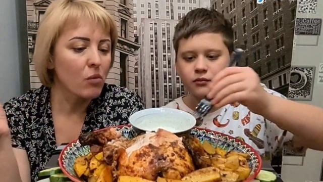 МУКБАНГ КУРИЦА И КАРТОШКА по рецепту Любови Ким ? #семья #mukbang #no #eating #eatingsounds #мукбан