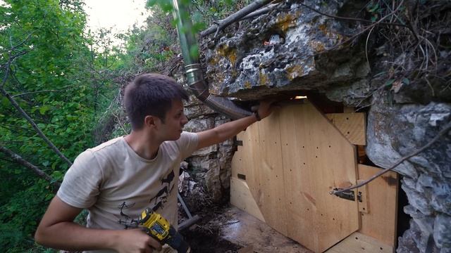 Строю ЗЕМЛЯНКУ в ПЕЩЕРЕ | Установил ПЕЧКУ и обогрел помещение | Неожиданные гости | Часть 4 смотреть онлайн