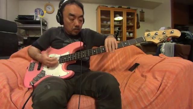 Marcus Miller like bass cover (Sony HDR-MV1) смотреть онлайн