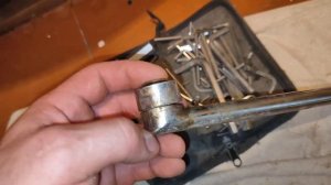 Потёк смеситель. Как починить гусак?