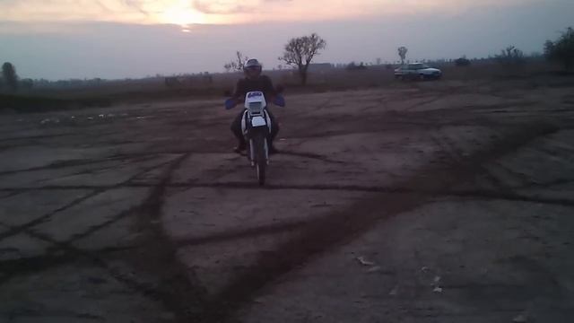 Jazda Enduro - Suzuki DR 650 R '93 смотреть онлайн