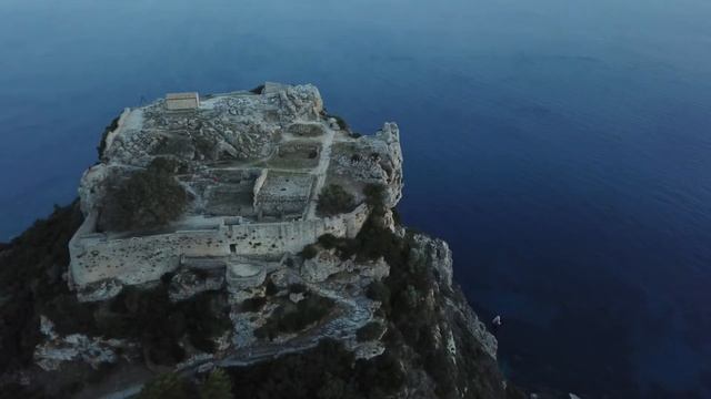Ruins of Angelokastro смотреть онлайн