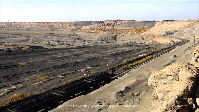 Chinese Railways - JS 建设 Class 2-8-2 Steam Locomotive Hauling Heavy Coal Trains Out of the Open Pit смотреть онлайн