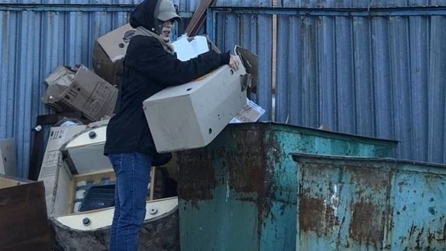 Кругосветка в рамках черепной коробки, но ты вышел покурить на улицу во время концерта. смотреть онлайн