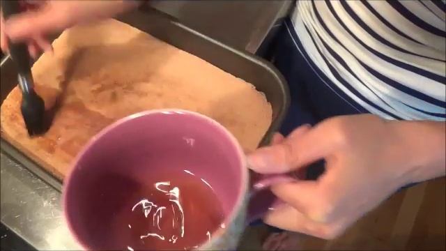 Бисквитный рулет с творожным кремом. смотреть онлайн