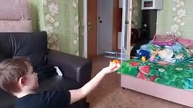 PLAY THE GAME Игрушка «Летающий шар со светом» смотреть онлайн