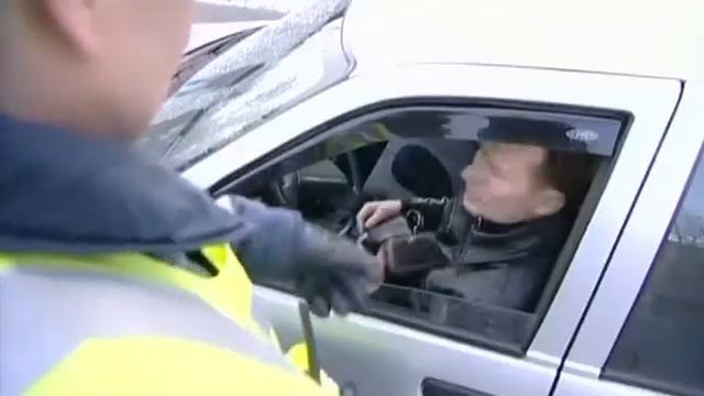 6 кадров - Плаксивый ГАИшник смотреть онлайн