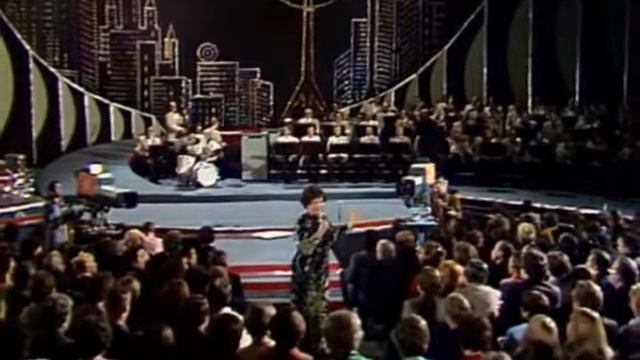 «Пришла любовь», музыка Серафима Туликова, стихи Александры Тесаровой, поёт Ольга Воронец смотреть онлайн