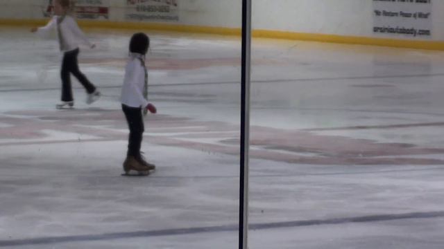 Sakinah Zahra Ice Skating Routtine смотреть онлайн