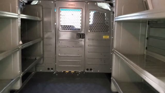 2013 Ford Econoline E-250 Cargo Van смотреть онлайн