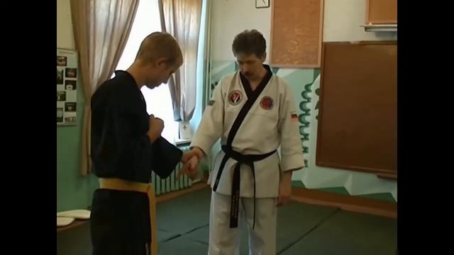 Броски в Кёнгму Хапкидо. Сваливание зацепом. смотреть онлайн