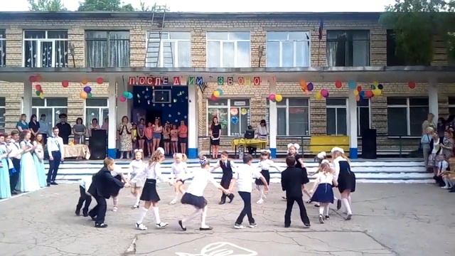 "Будем вместе". Выступление учащихся 1-Б класса МОУ ОШ № 109 на празднике последнего звонка смотреть онлайн