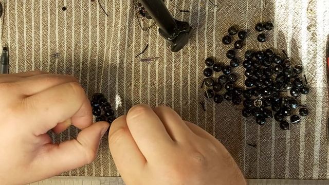 Как собрать браслет из камня на резинку смотреть онлайн