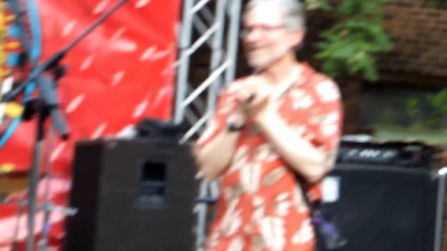 Katty Whomp-Us -Dueling Banjos- Hessler Street Fair 2012 смотреть онлайн