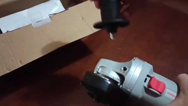 Распаковка - Угловая шлифовальная машина Энергомаш УШМ-125Т смотреть онлайн