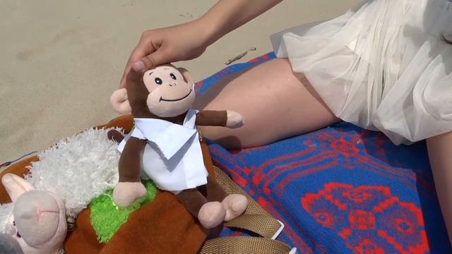 Анапа. Играем с Машей на пляже (сценка Чита и Овечка). смотреть онлайн