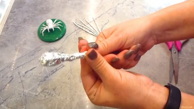 ПАУК ИЗ ФОЛЬГИ. Интересные идеи поделок из фольги. Быстро и очень легко FOIL SPIDER foil craft idea смотреть онлайн