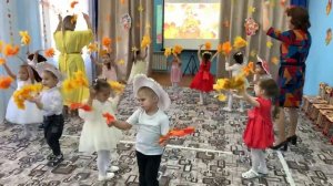 Осенний танец «Листики дубовые, листики кленовые»