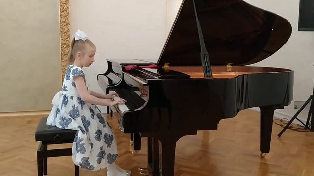 Голубева Арина, 7 лет. А. Гедике "Медленный вальс " op 58 смотреть онлайн