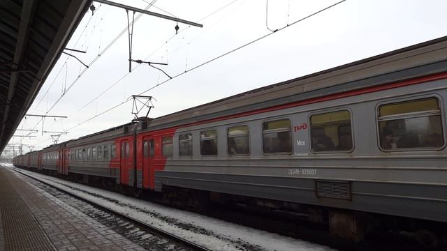ЭД4М-0105/0286 прибывает на о.п.Выхино перегона Люберцы-I-Перово смотреть онлайн