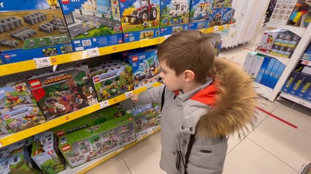 ПОКУПАЕМ ЛЕГО МАЙНКРАФТ (ПЧЕЛОВОД) И МАРИО В ДЕТСКОМ МИРЕ смотреть онлайн