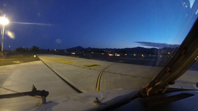 Boeing 737 take off from Bergamo Orio al Serio International Airport, Italy. Video from the cockpi смотреть онлайн