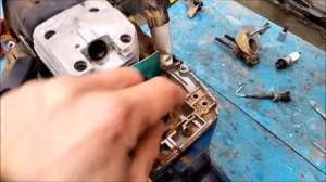 Бензопила заводится прогрелась и глохнет.  Что делать.