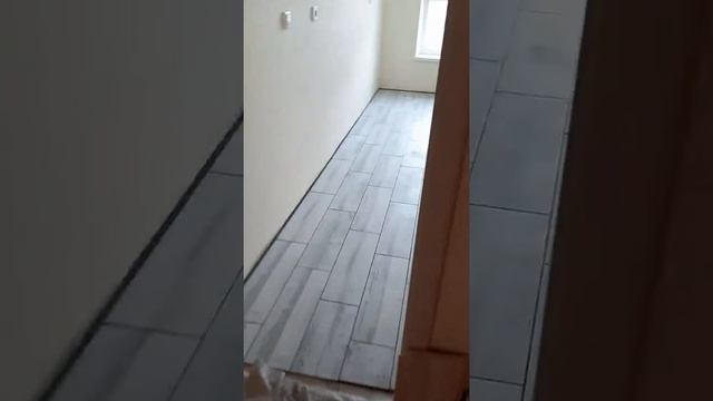 Укладка плитки в санузле в процессе смотреть онлайн