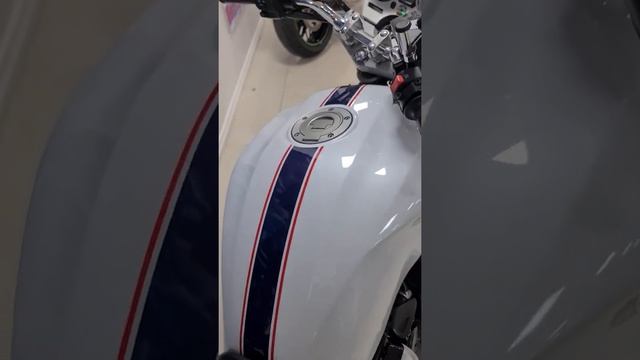 Yamaha XJR1300 смотреть онлайн