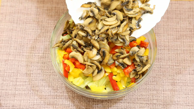 салат ОЧЕНЬ ВКУСНО.?Салат с говядиной и грибами рус смотреть онлайн