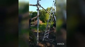 Завинчивание винтовой сваи мясорубкой и дрелью в скальный грунт
