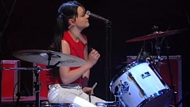 White Stripes Perform "Fell In Love With A Girl" | Letterman смотреть онлайн