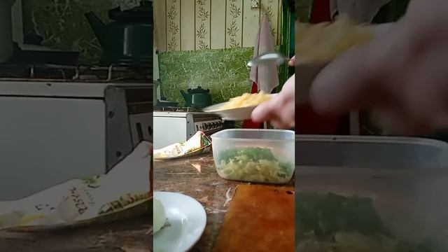 Безумно вкусный салат с тунцом и пекинской капустой. Приготовьте не пожалеете. смотреть онлайн